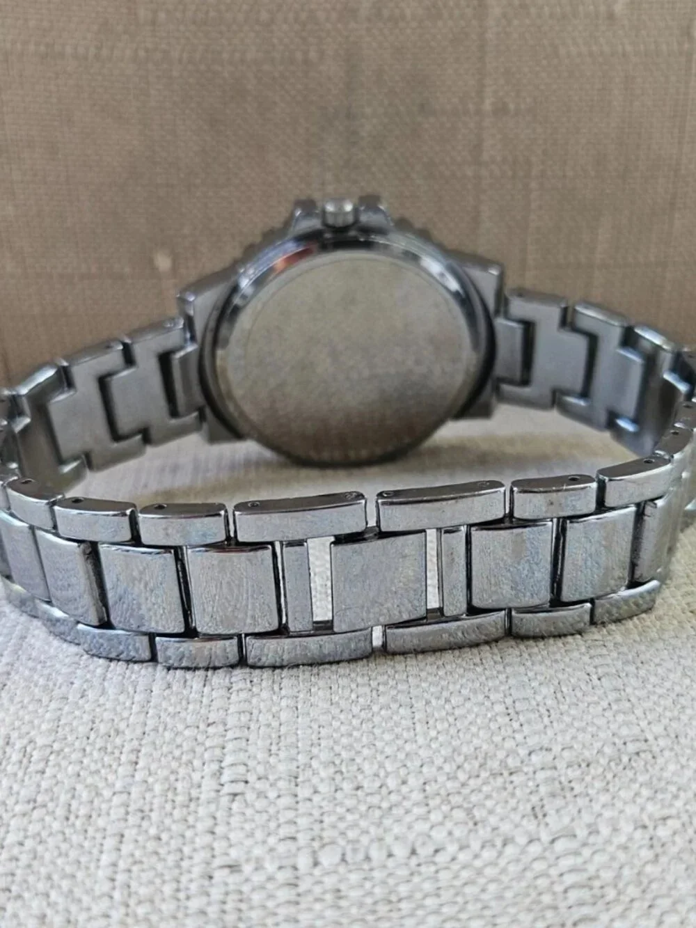 Crystals Accent Face Bezel Wristwatch Silver Tone Fashion Analog Quartz watch